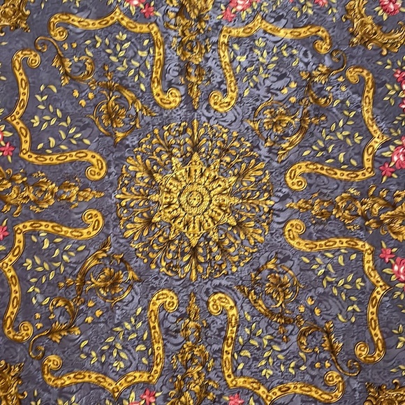 Beautiful Scarf - Picture 2 of 5